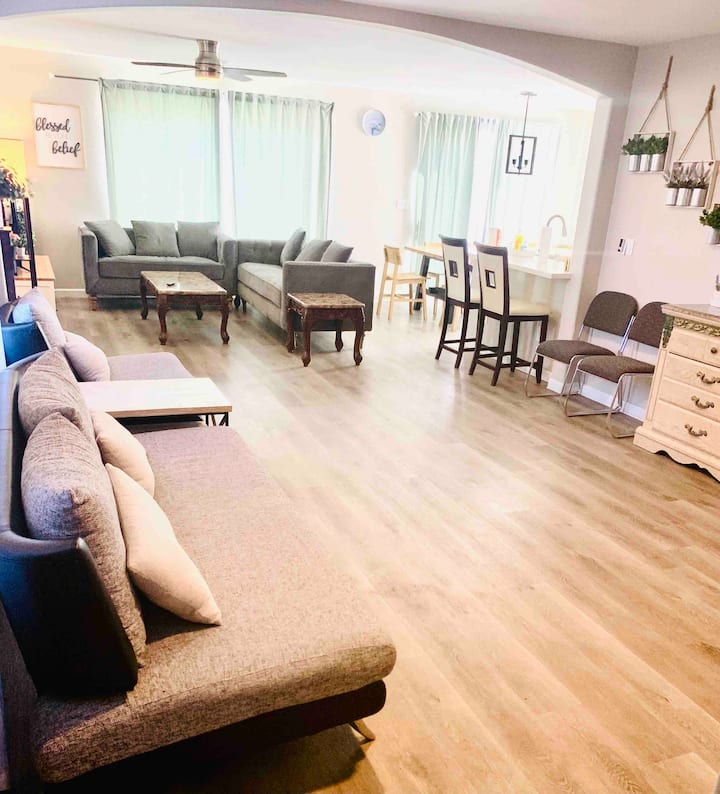 2 Stories  5br 3ba 10mins To The Strop & Airport - Las Vegas, NV