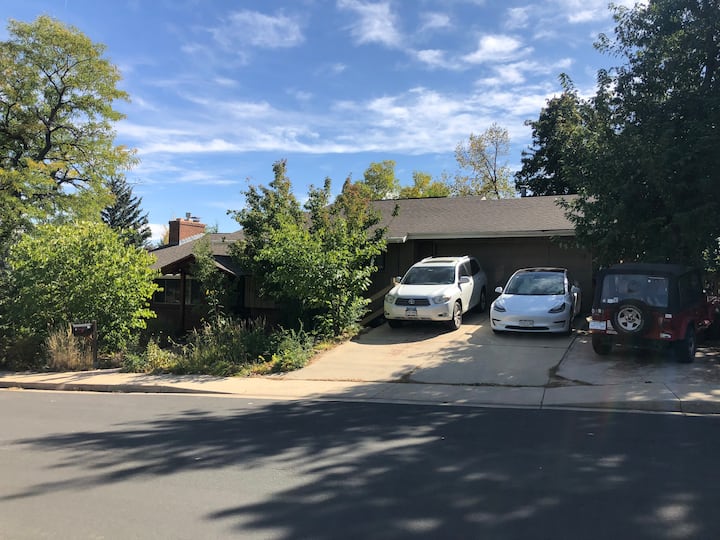Beautiful Fully Furnished Home In South Boulder - Boulder, CO
