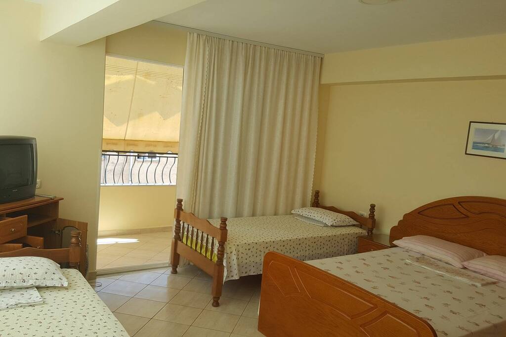 Bedroom with 1 double bed and 2 single beds