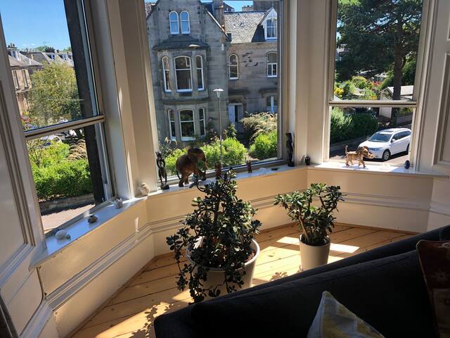 Beautiful 4 bed 2 bath family home in Newington gallery image 4