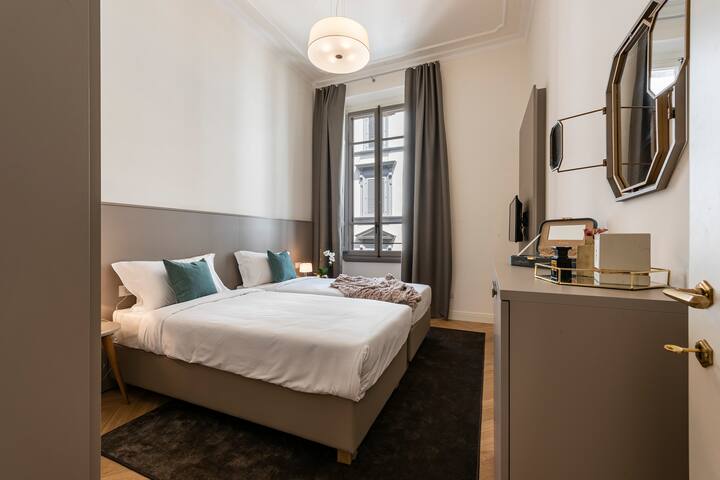 NEW!! Brunelleschi Stylish – 1 min from Duomo gallery image 5