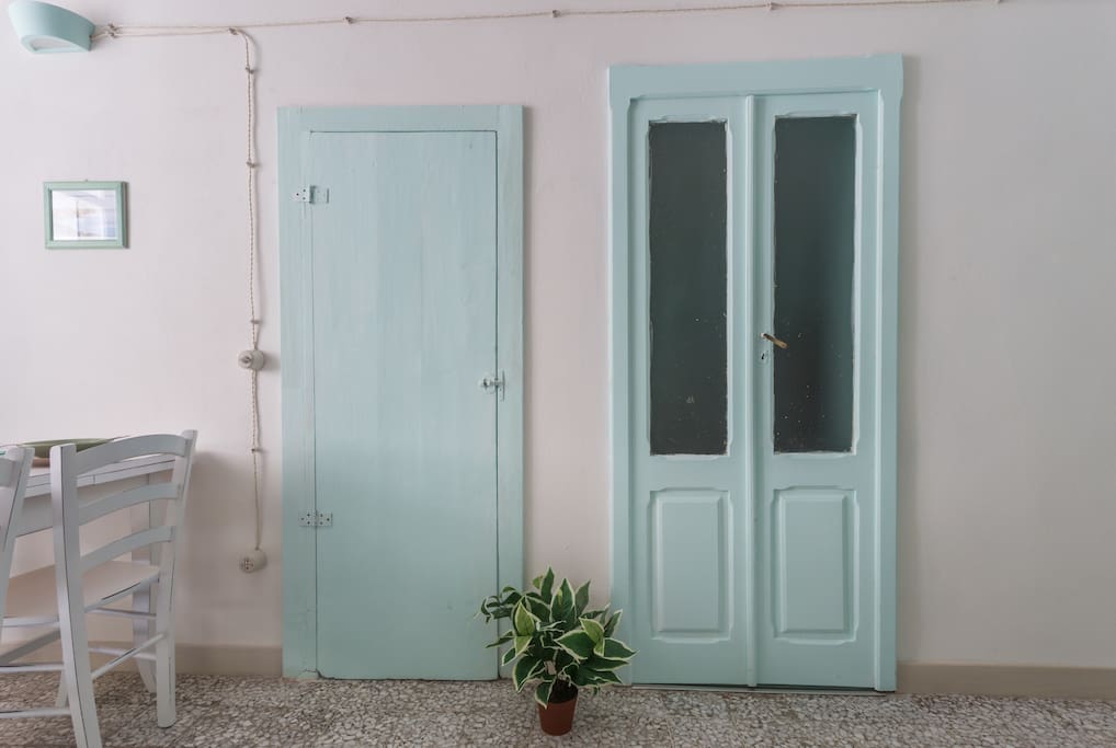 Ingresso Cucina e Bagno / Entrance kitchen and bathroom
