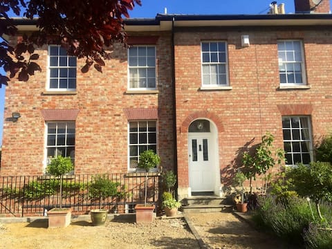 Beautiful basement flat.  Leckhampton, Cheltenham