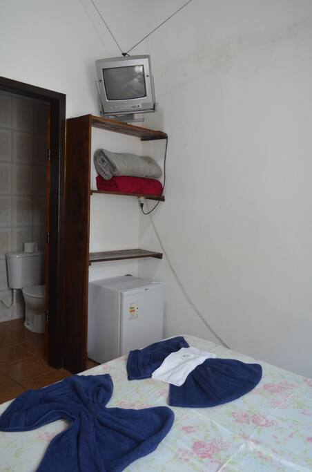 tv e frigo bar