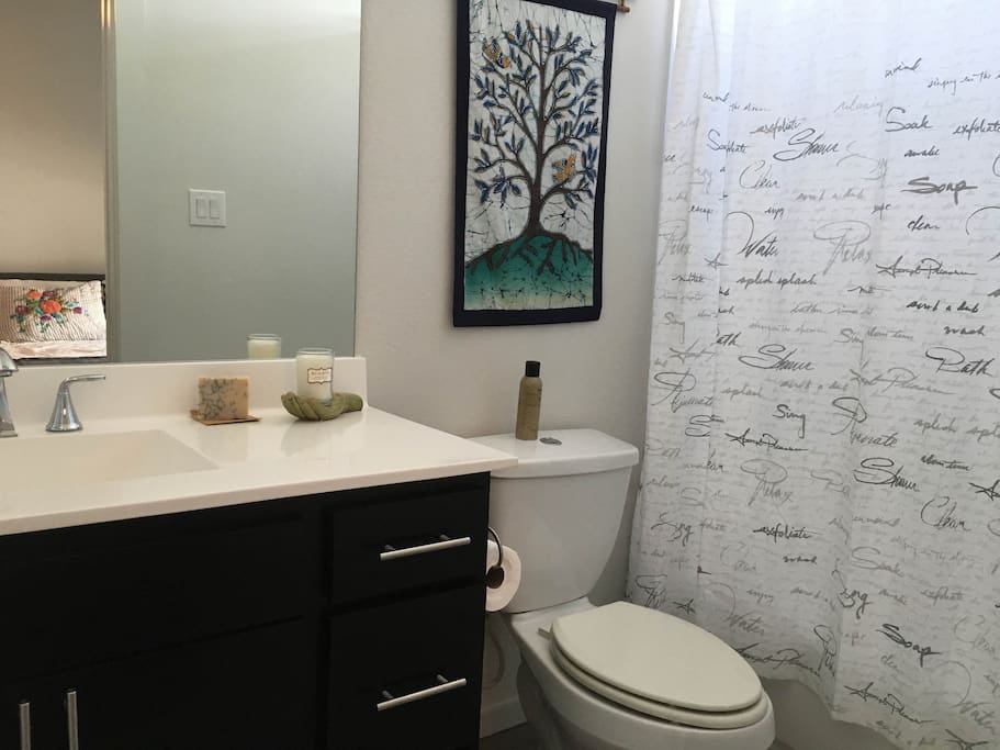 Full bath, towels, shampoo, conditioner provided