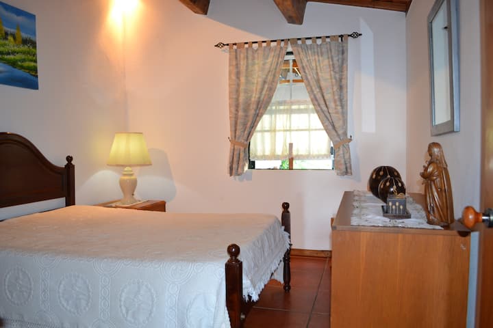 Dormitorio desde otro ángulo