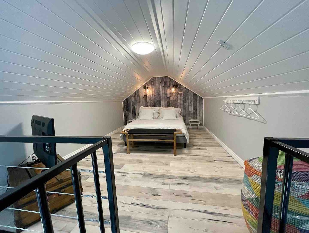 Queen bed, tv, and extra linens in the colourful , handmade basket 