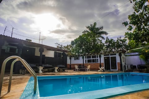 Luxury Villa with pool, 5 min airport, Full Complx
