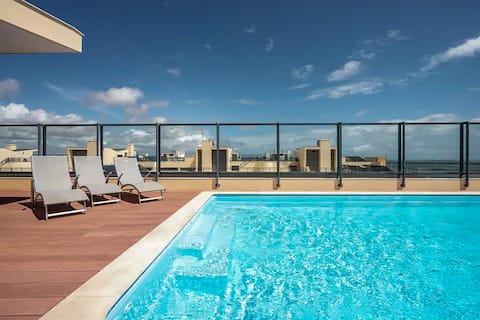 OCEANFRONT: stunning ocean/bay views from balcony