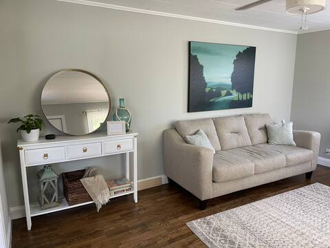 Walk to restaurants and downtown events!