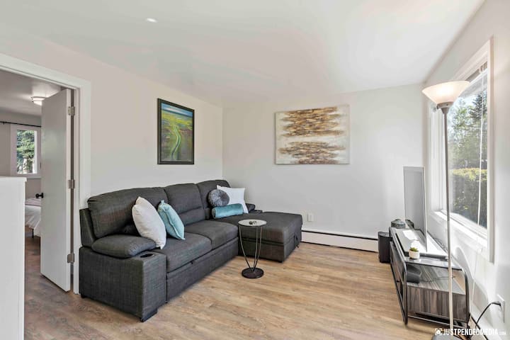 Bright And Spacious Condo Centrally Located - Anchorage, AK