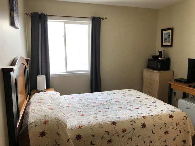 Downtown Jasper Basic Room, Full bed, private bath