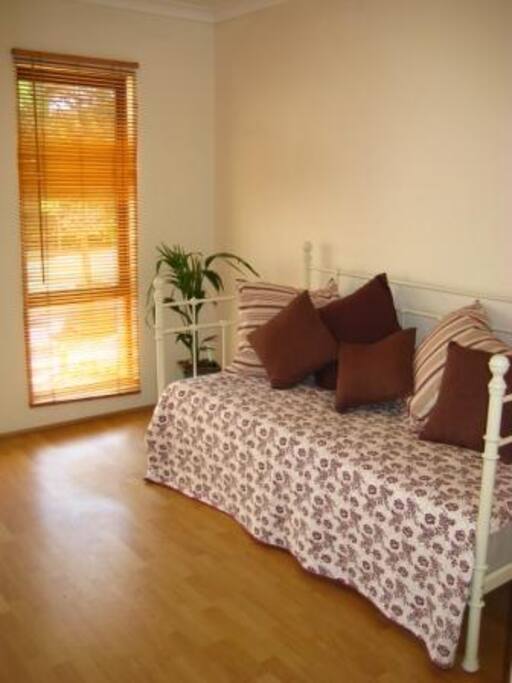 Entry room with daybed