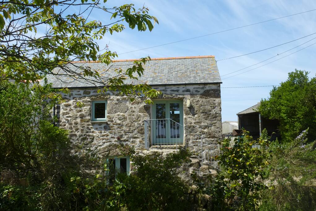 Cottage lies next to owner's garden but has its own private spaces