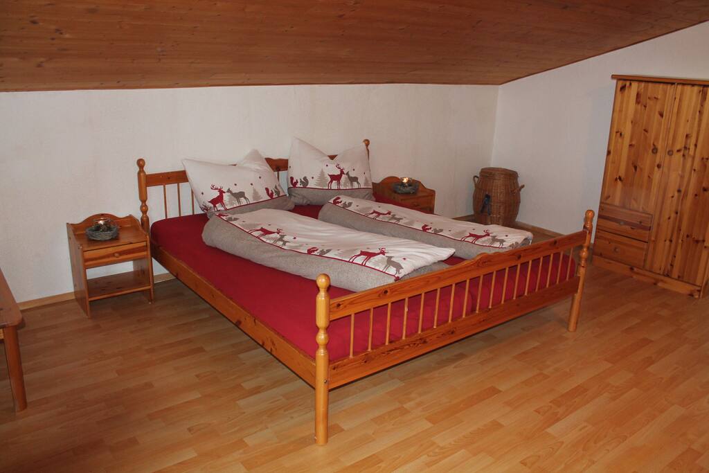 Schlafzimmer 1