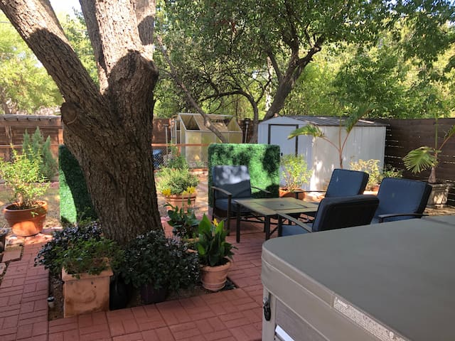 Newly Remodel 4BR/2BA & Jacuzzi 5 min airport &DT