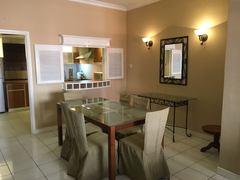 6 seating dining area with breakfast bar.