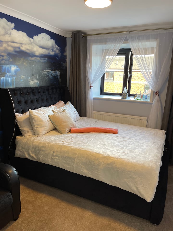 A quiet and comfy place in Salford