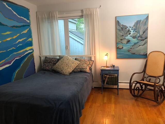 Private and Cozy Farmington Suite