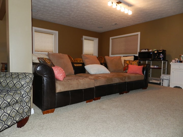 Entire level great space in great neighborhood Guest suites for