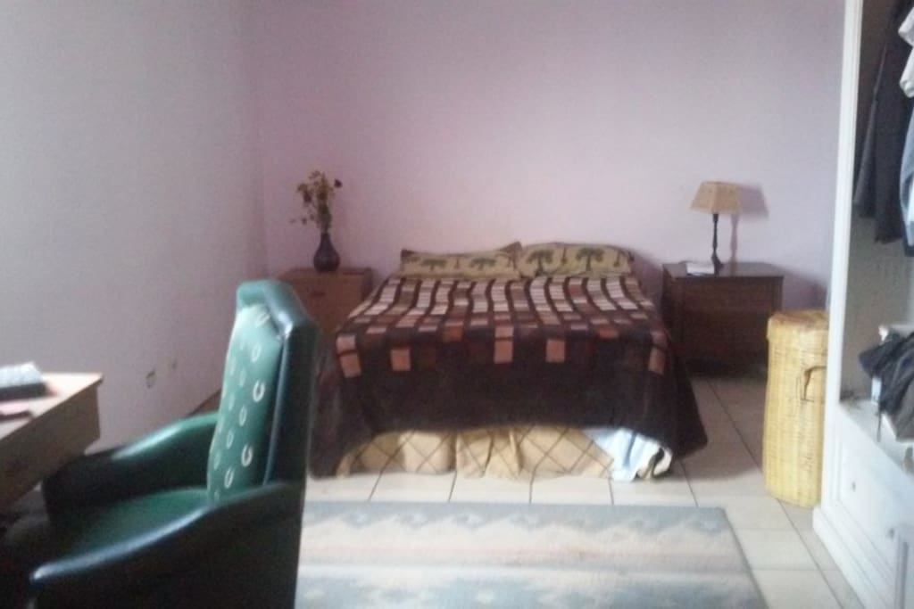 Private Master Room. Sleeps 1-2pp