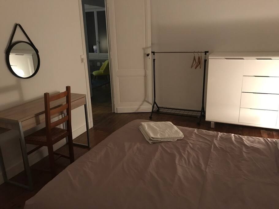 Bureau , miroir + commode