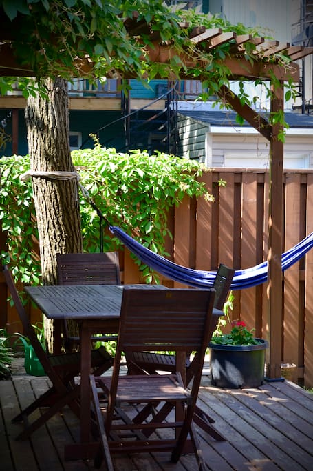 Coin hamac et table terrasse