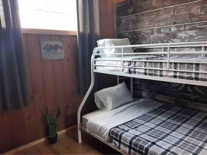 9 chambres semi-privés pouvant coucher 26 personnes