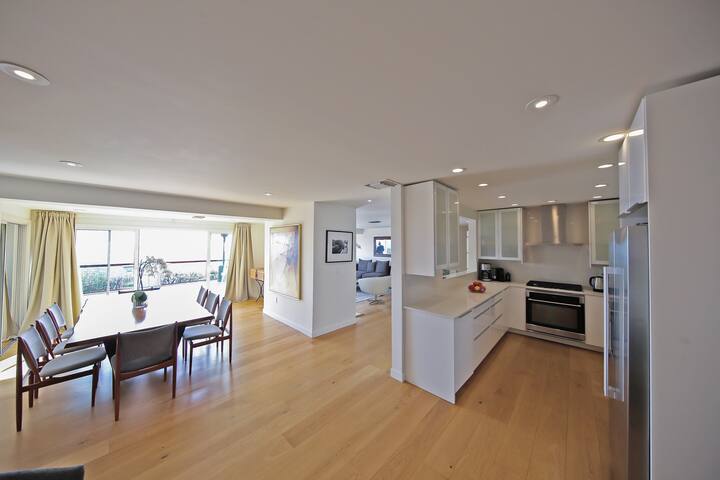 Spectacular Home With Breathtaking View gallery image 3