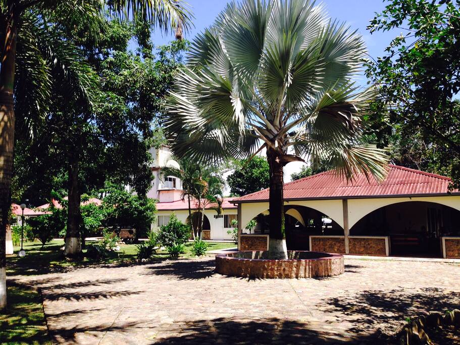 Vista de la entrada de la finca