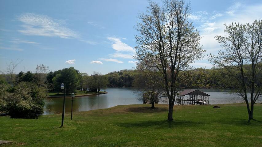 Lakefront Cottages managed Airbnb listing 1