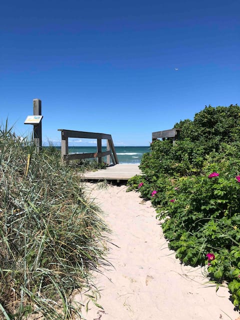 Cozy cottage 200 m. from lovely beach