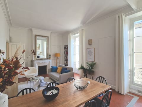 Successful Airbnb property: "Lampeze" city center apartment in Nîmes