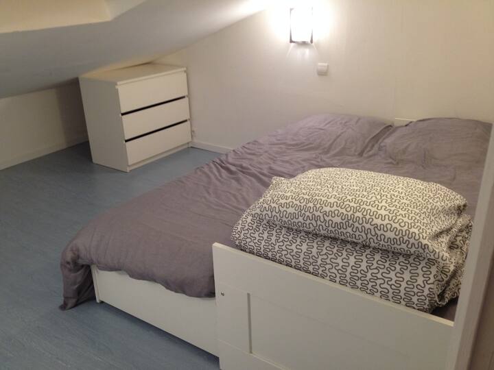 разтегателно легло с ширина от 80 см до 160 см.