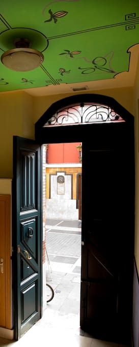 Portal de acceso, restauracion manteniendo los elementos originales del edificio historico