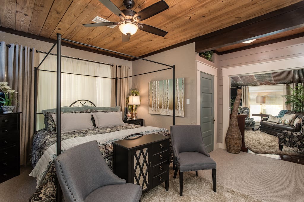 Bow-wood Suite - private entrance, king bed, tv, and fireplace: plus, separate sitting area