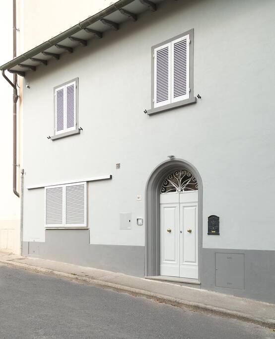 L'ingresso dalla Via Naldini