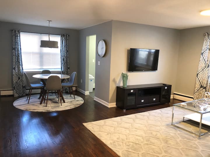 Large 2 Bedroom In The Most Convenient Location!!! - Glastonbury, CT