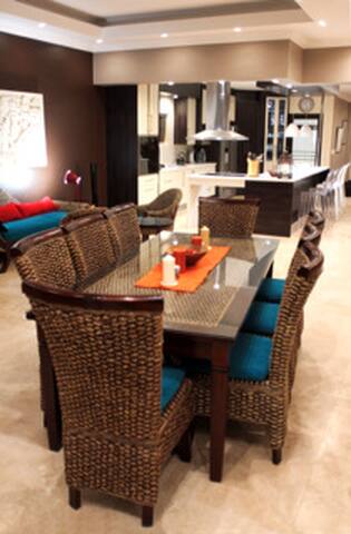 Blouberg Home with Mountain & Ocean View 8 sleeper gallery image 3