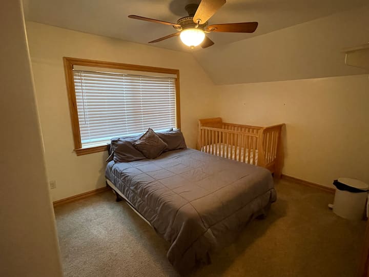 Manželská posteľ/detská postieľka v 3. spálni 