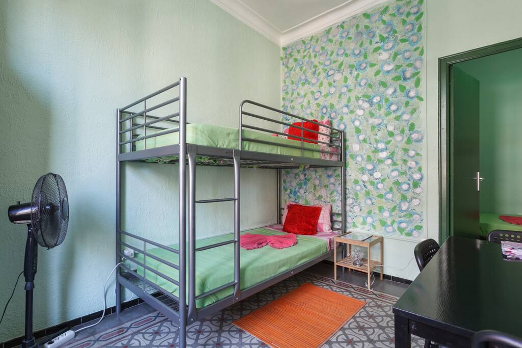 2 bunked beds..