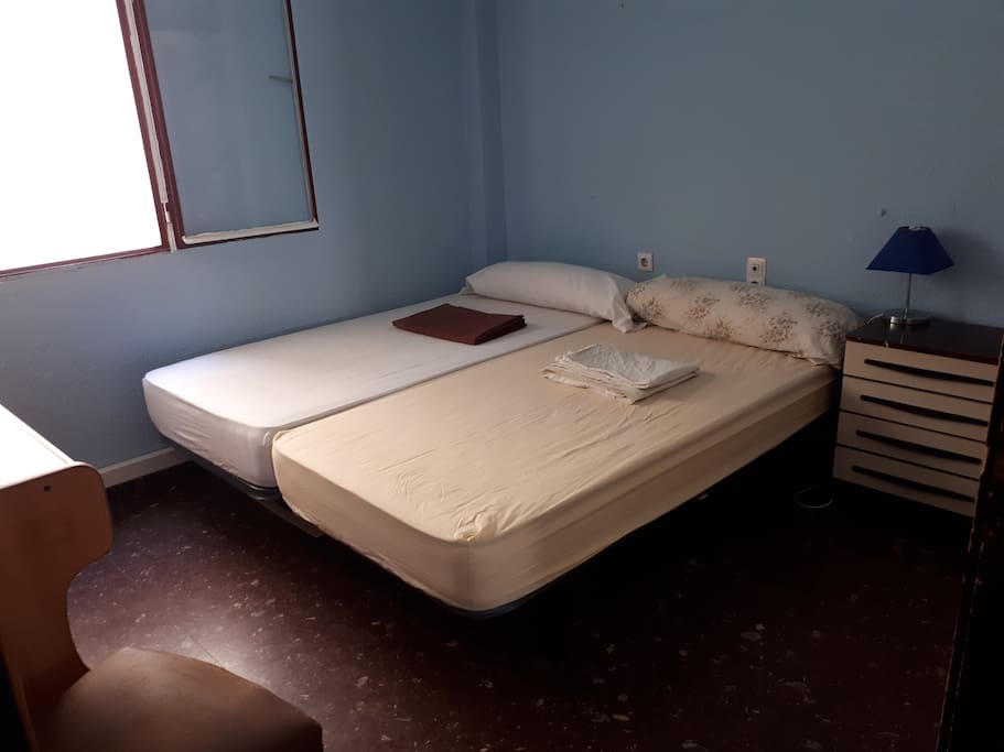 Room with 2 normal-sized beds