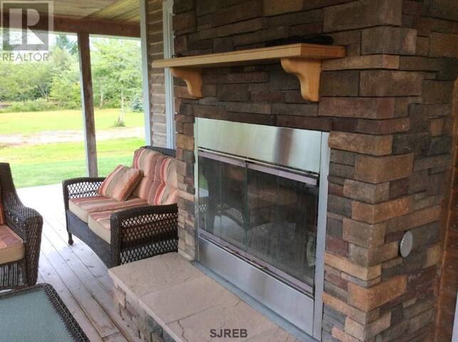 Beautiful Riverfront Home Utopia gallery image 4