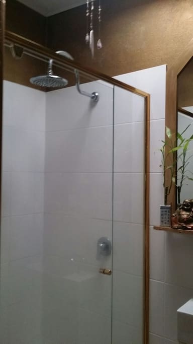 Large shower great pressure
