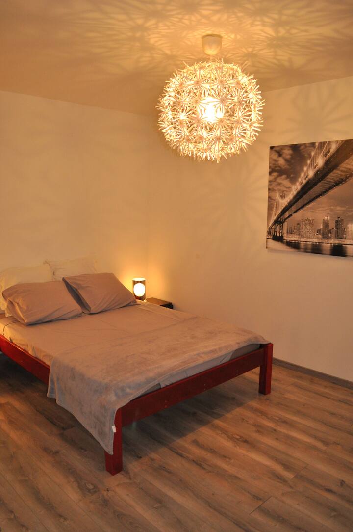 ห้องนอนที่ 2 พร้อมเตียงคู่ห้องนอนตาบอด