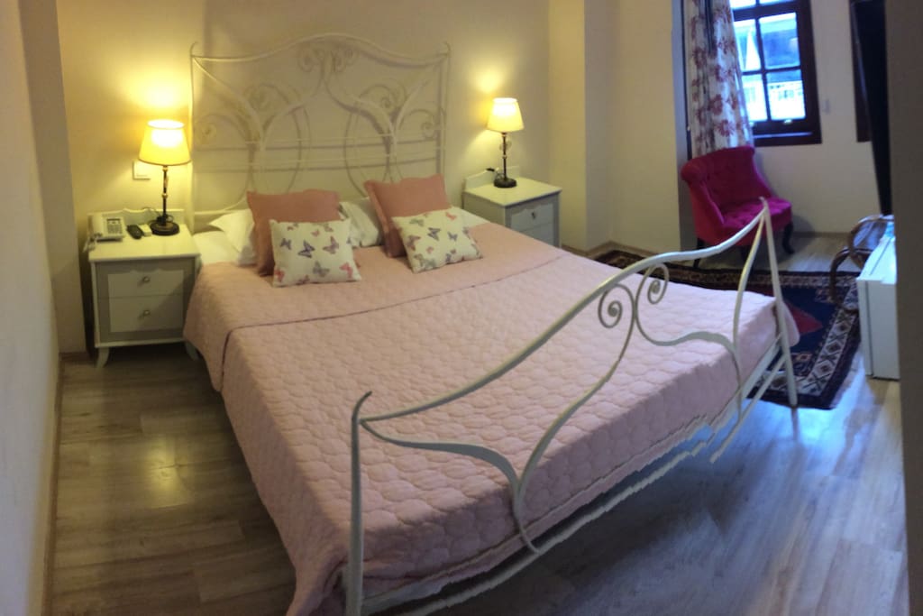 DOUBLE ROOM