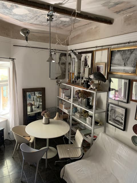Successful Airbnb property: NOIRE Apartment in Stare Miasto