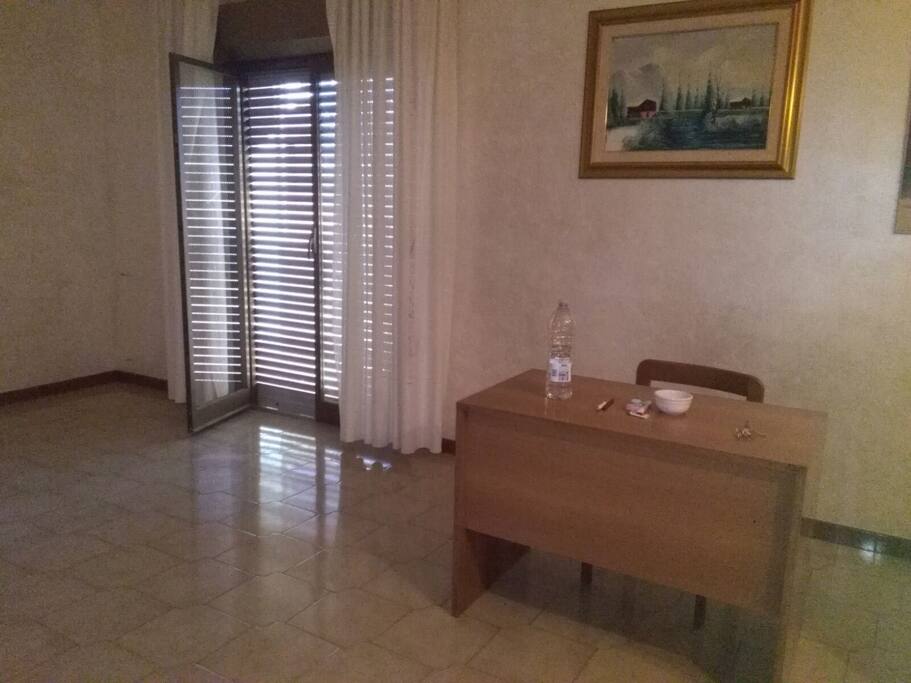 Scrivania stanza studio