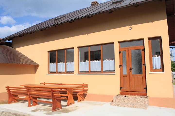 Casa La MoÈ™u Houses For Rent In Campulung Moldovenesc JudeÈ›ul Suceava Romania