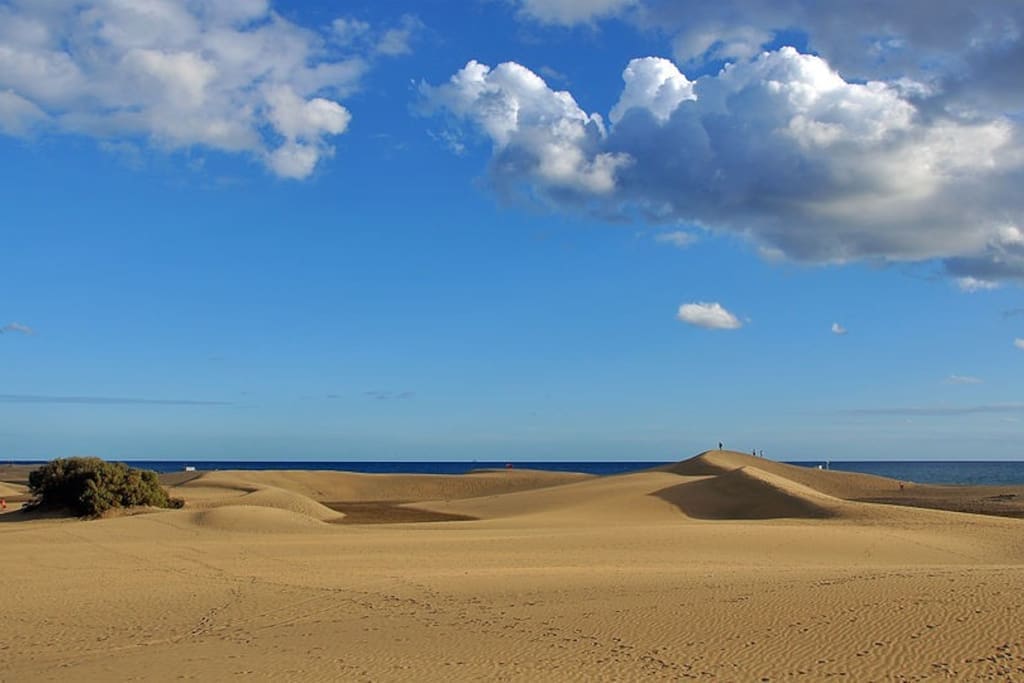 Maspalomas dunes, 25 min on foot and 5 min by car